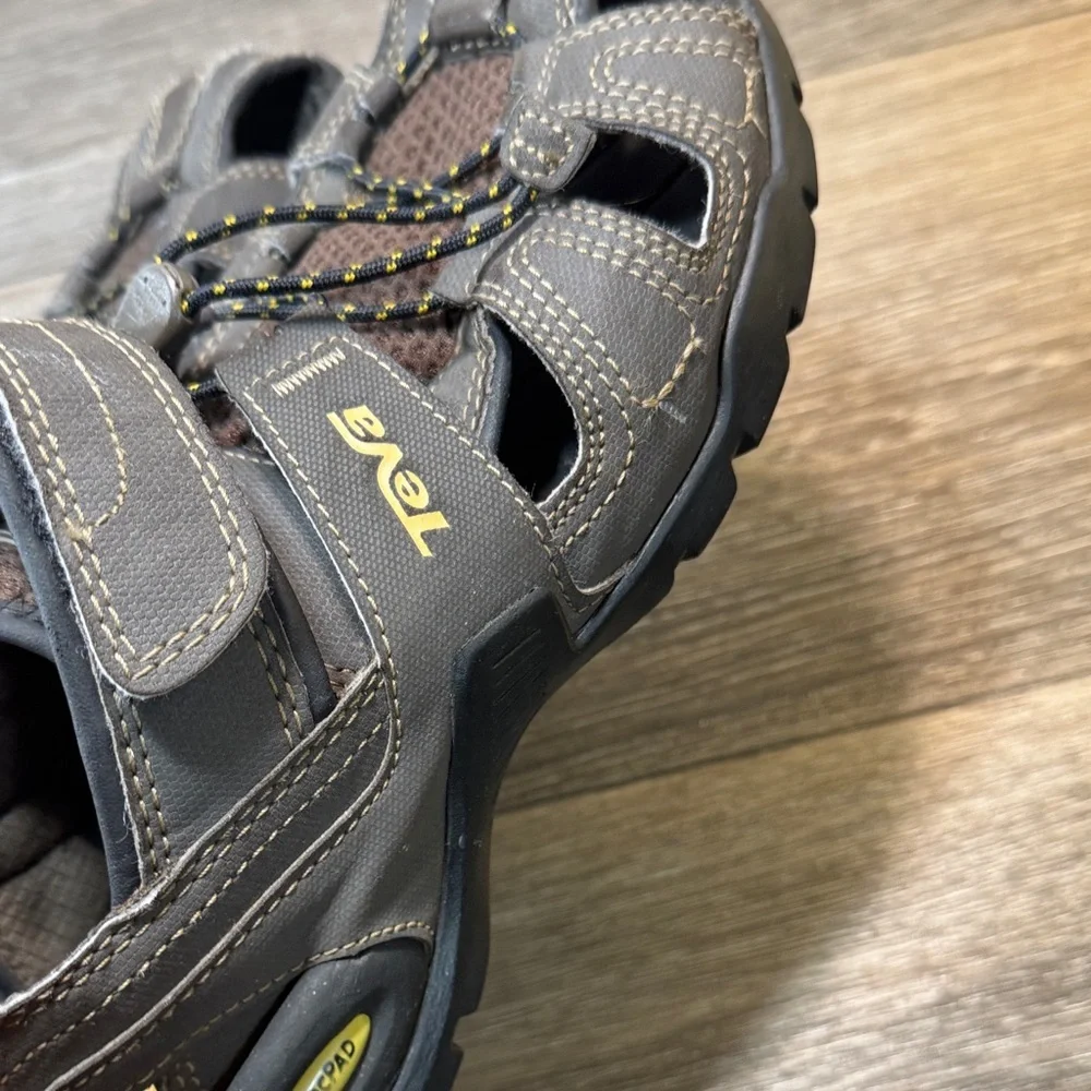 Teva men’s Sandals size 8 (s99)